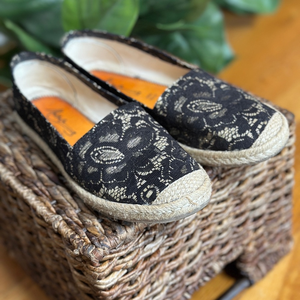 Vera Pelle Black Lace Espadrille Flats with Jute Trim